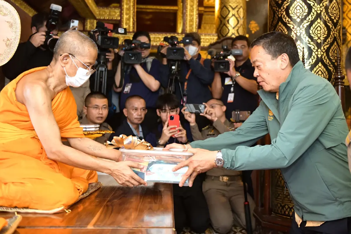 "เศรษฐา"เยือนถิ่นพิษณุโลกถือฤกษ์เข้าสักการะพระพุทธชินราช