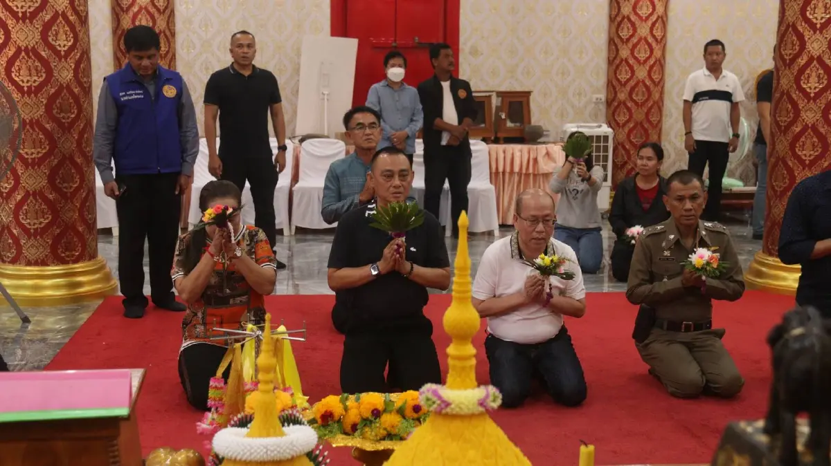 พล.ต.ต.จรูญเกียรติ และนายอัจฉริยะ ลงพื้นที่วัดบางคลาน