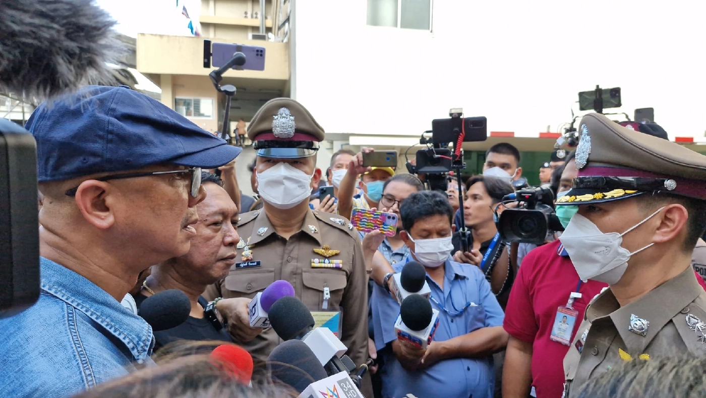 คปท.ขู่ค้างคืนหน้า รพ.ตำรวจ หากอาการป่วย “ทักษิณ” ไม่ชัดเจน