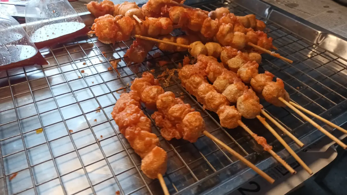 "พิษณุโลก" กินเจวันแรก สารพัดเมนูอาหารเจขายดี คนแห่ซื้อคึกคัก
