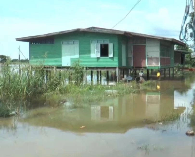 "แม่น้ำยม" เอ่อล้นตลิ่ง ท่วมบ้านเรือนพื้นที่ลุ่มต่ำ 134 หลังคาเรือน