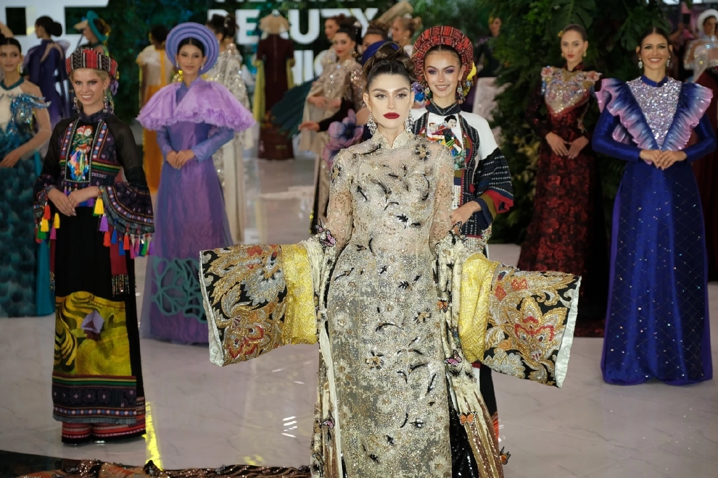 Miss Grand International 2023 สวยฉ่ำรันเวย์ในชุดอ่าวหญ่าย