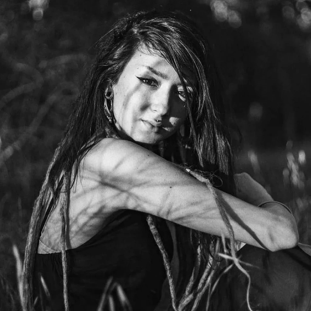 แม่หวังพึ่งปาฏิหาริย์ ศิลปินช่างสักชาวเยอรมัน "ยังมีชีวิต"