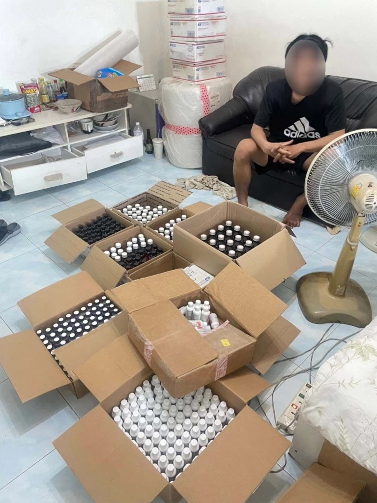 บุกทลายแหล่งขายน้ำหวานผสมโคเดอีน ยึดของกลางมูลค่านับล้าน