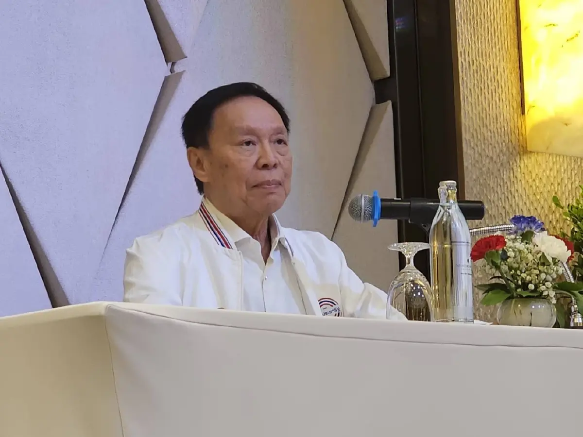 พล.ต.อ.พัชรวาท วงษ์สุวรรณ รองนายกฯและรมว.ทรัพยากรธรรมชาติและสิ่งแวดล้อม ในฐานะประธานที่ปรึกษาพรรคพลังประชารัฐ