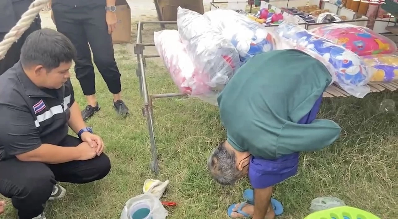 "ลุงวีหลังพับ" คัมแบ็ก! โผล่ขอทานตลาดบ้านบึง โดนจับส่งกลับประเทศอีกรอบ