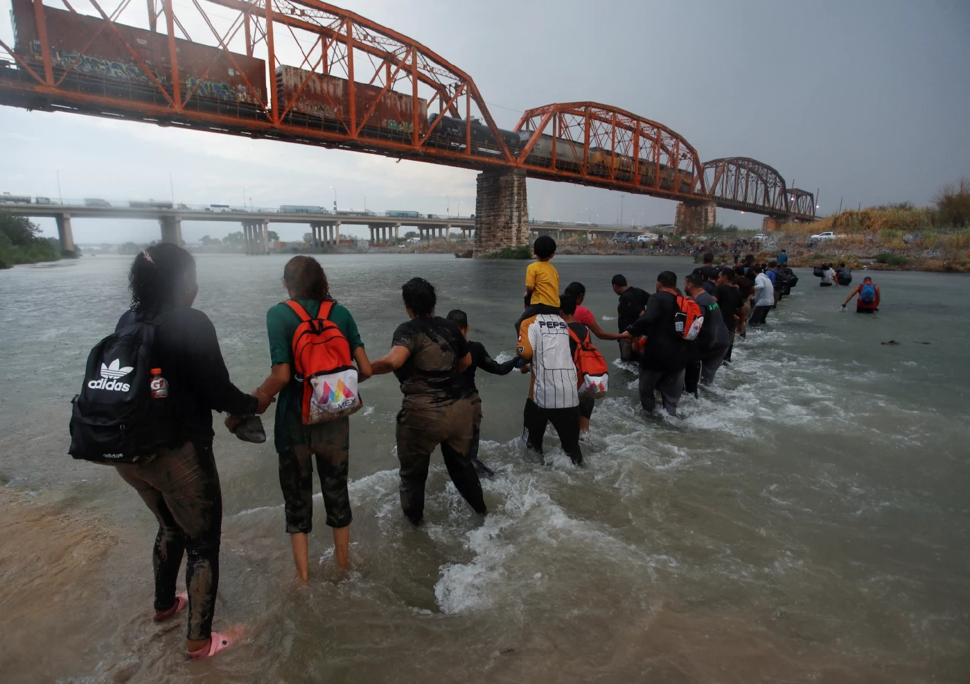 “ไบเดน” กลับลำ สร้างกำแพงเพิ่ม สกัดผู้อพยพลอบข้ามพรมแดน