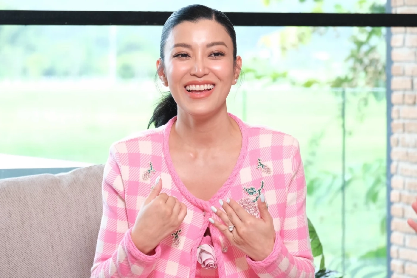 เอมมี่ มรกต ควงสามีเปิดใจที่แรก เส้นทางรัก 17 ปี เกือบเลิกกันเพราะสิ่งนี้