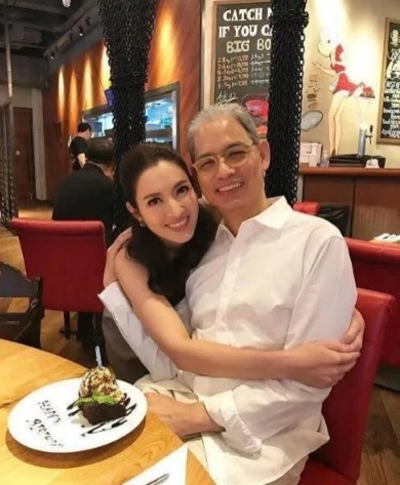 'คุณพ่อแอฟ ทักษอร' คุณพ่ออนุสสอนน์ ภักดิ์สุขเจริญ