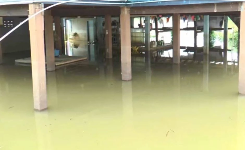 "แม่น้ำยม" เอ่อล้นตลิ่ง ท่วมบ้านเรือนพื้นที่ลุ่มต่ำ 134 หลังคาเรือน