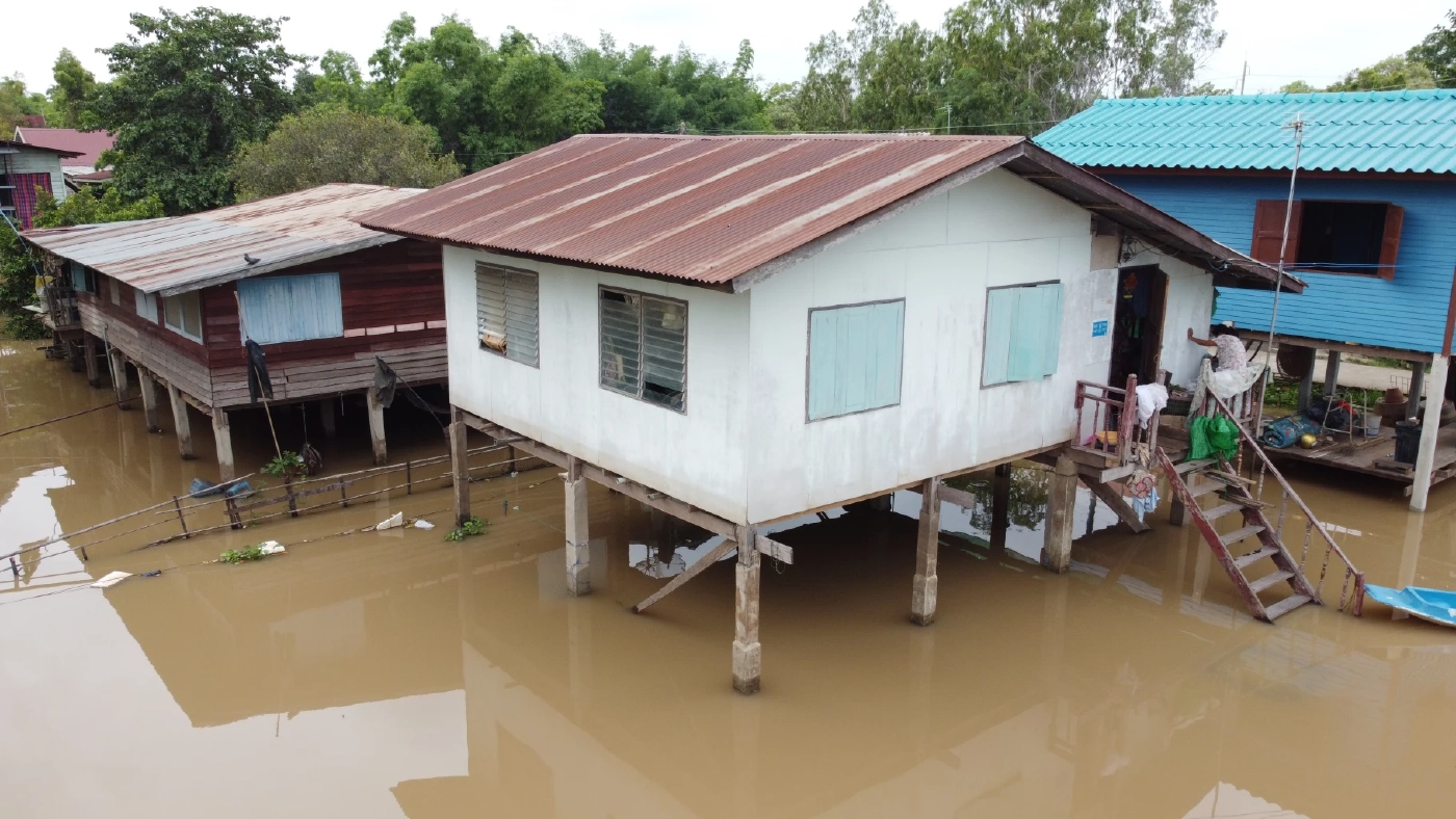 อยุธยา อ่วม! น้ำท่วมขยายวงกว้าง 8 อำเภอ กระทบแล้วกว่าหมื่นครัวเรือน