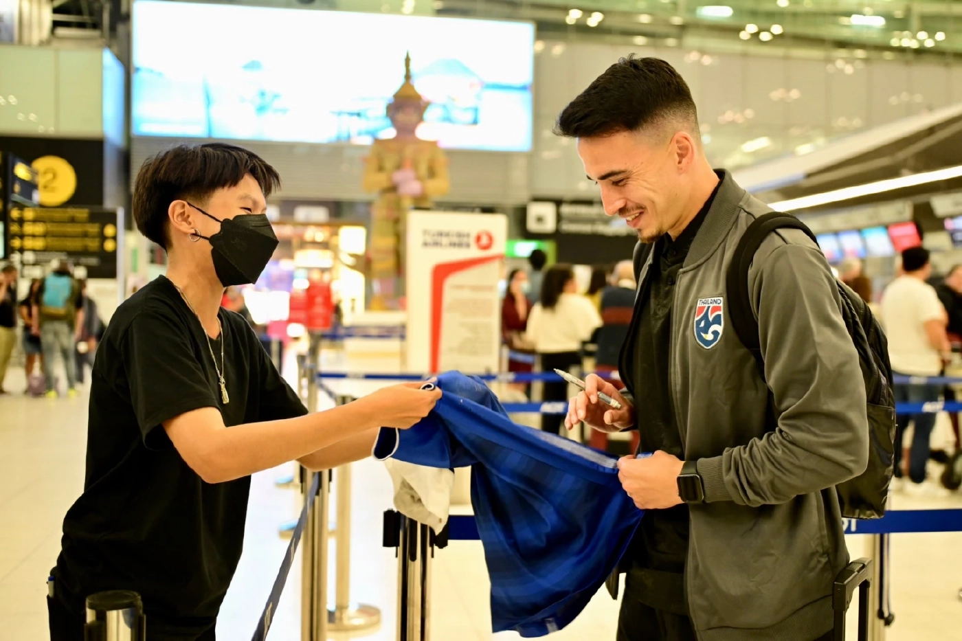 "ช้างศึก" ลัดฟ้าบุกอุ่นแข้ง จอร์เจีย-เอสโตเนีย "มาดามแป้ง" ตั้ง "กฤษดา" กัปตันทีม