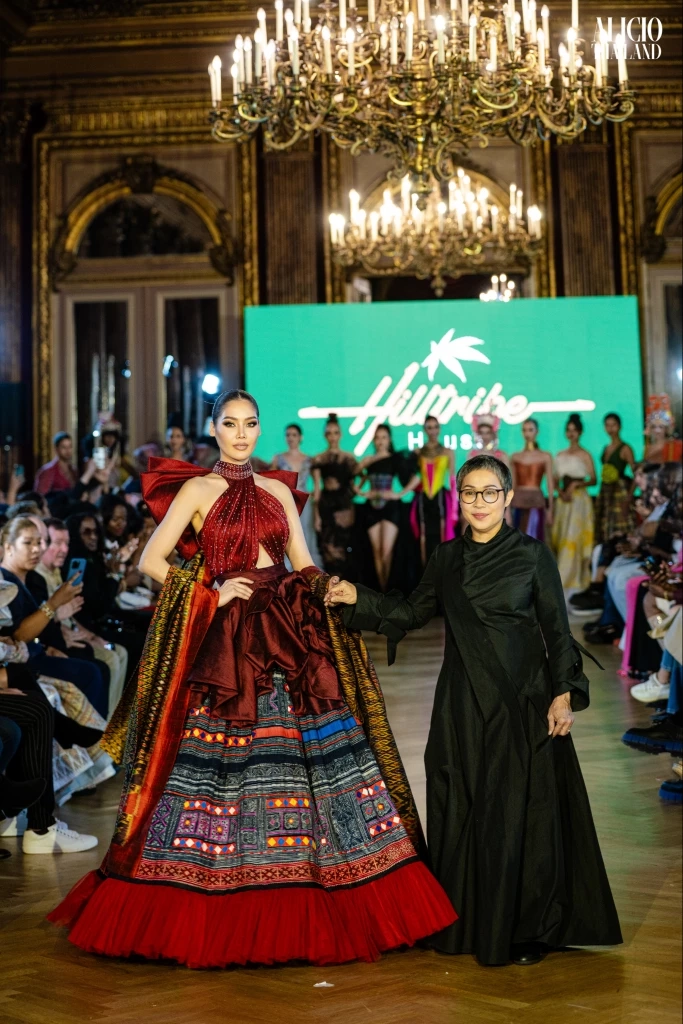 "พรฟ้า" พาผ้าไทยลายชาวเขาเฉิดฉายบนรันเวย์ Paris  Fashion Week 2023