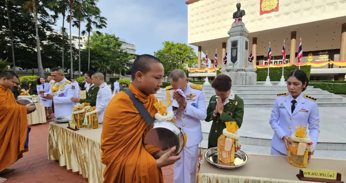 "กองทัพบก" น้อมรำลึกในพระมหากรุณาธิคุณ เนื่องใน "วันคล้ายวันสวรรคต"