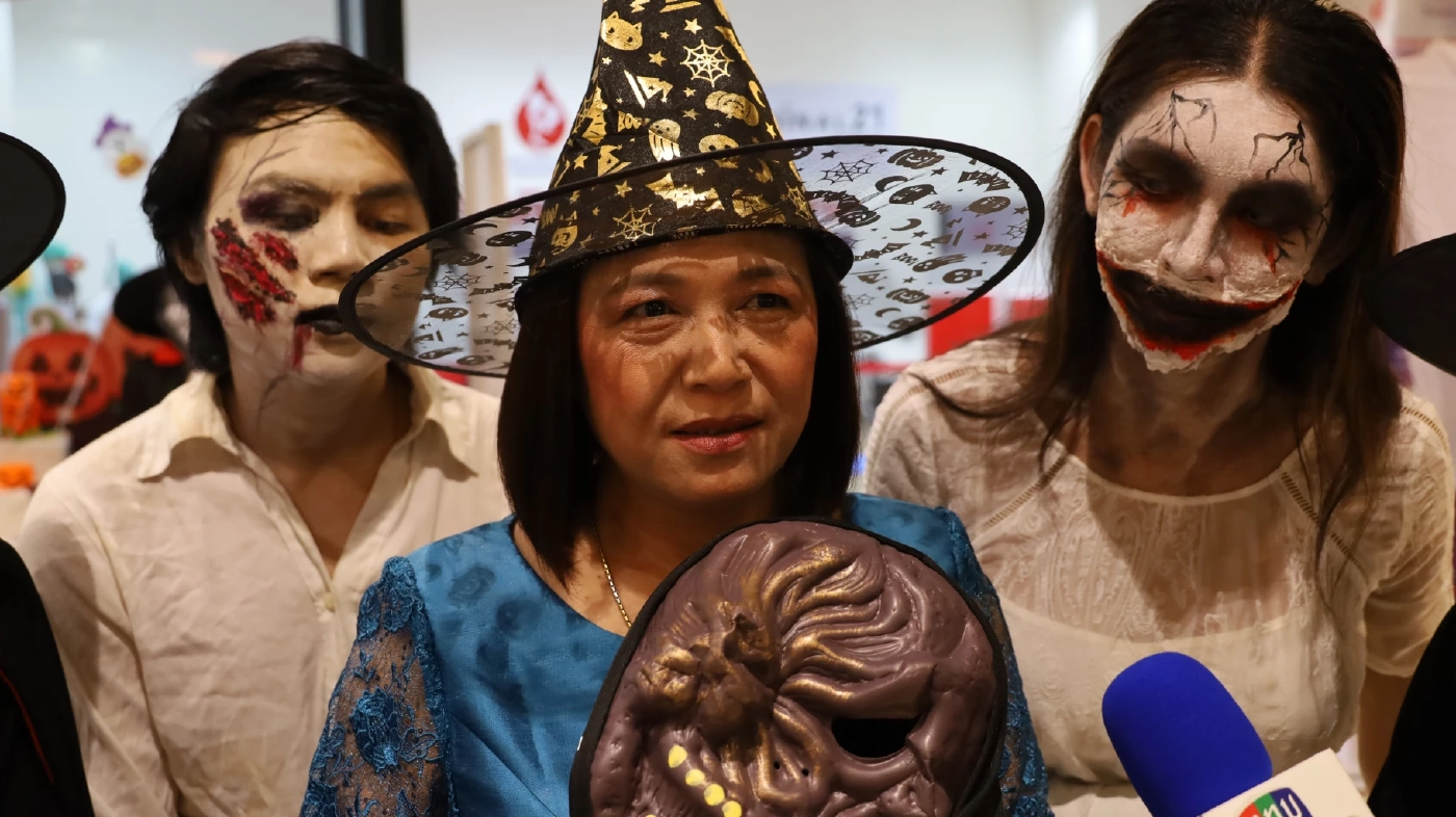 ไอเดียเก๋! แต่งผีมารับบุญ สร้างสีสันฮาโลวีน ชวนคนสุขภาพดี หนีผีมาให้เลือด