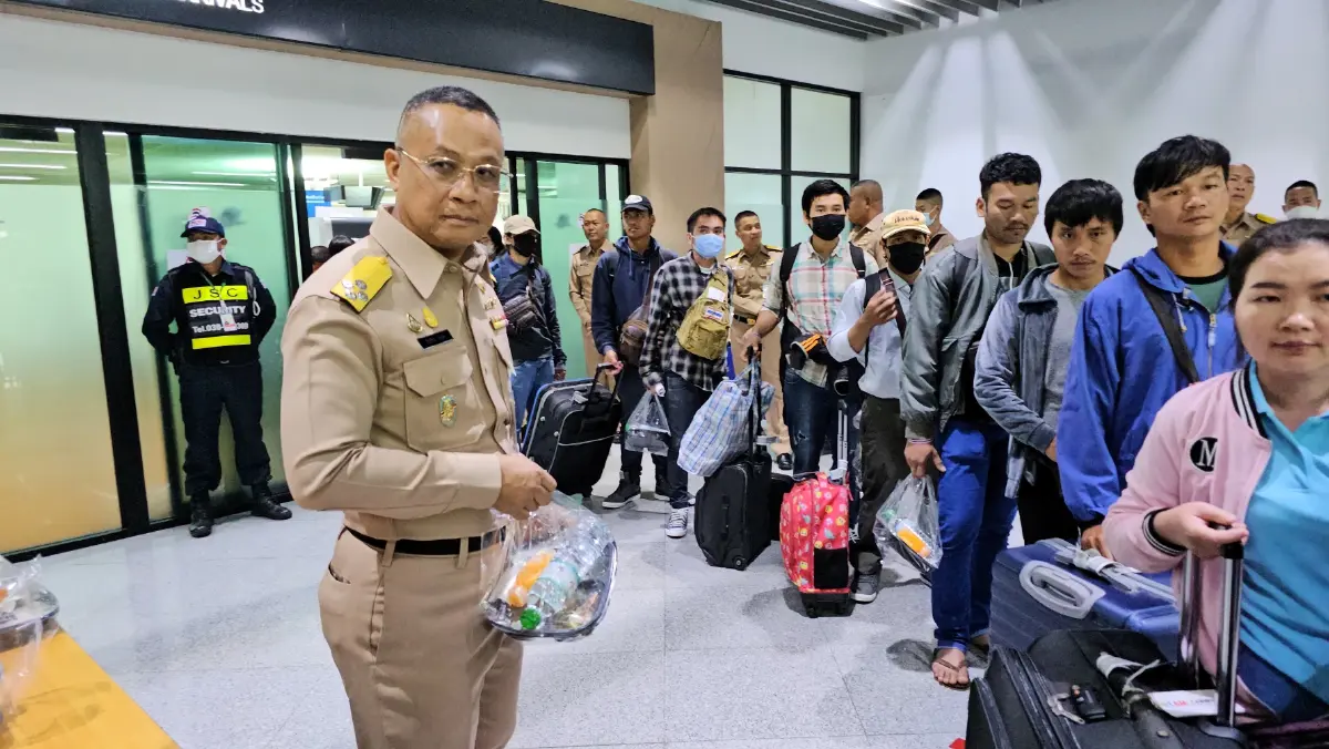 ทางการไทยต้อนรับ 90 แรงงานกลับสู่มาตุภูมิที่สนามบินอู่ตะเภา