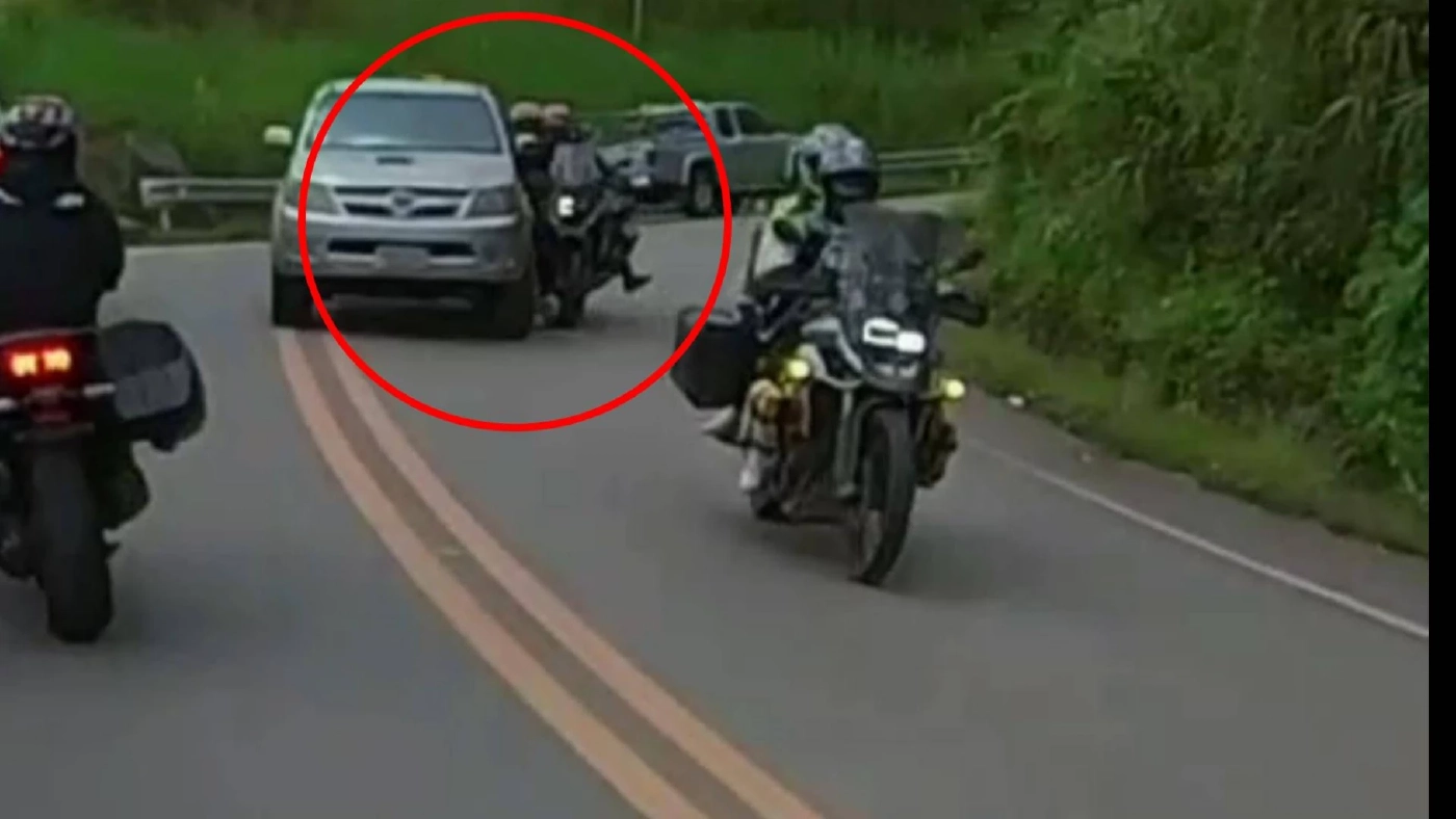 วีโก้ซิ่งแซงเส้นทึบ เบียดยานแม่ล้มกลิ้งบนทับเบิก งานนี้จ่ายอ่วม (มีคลิป)