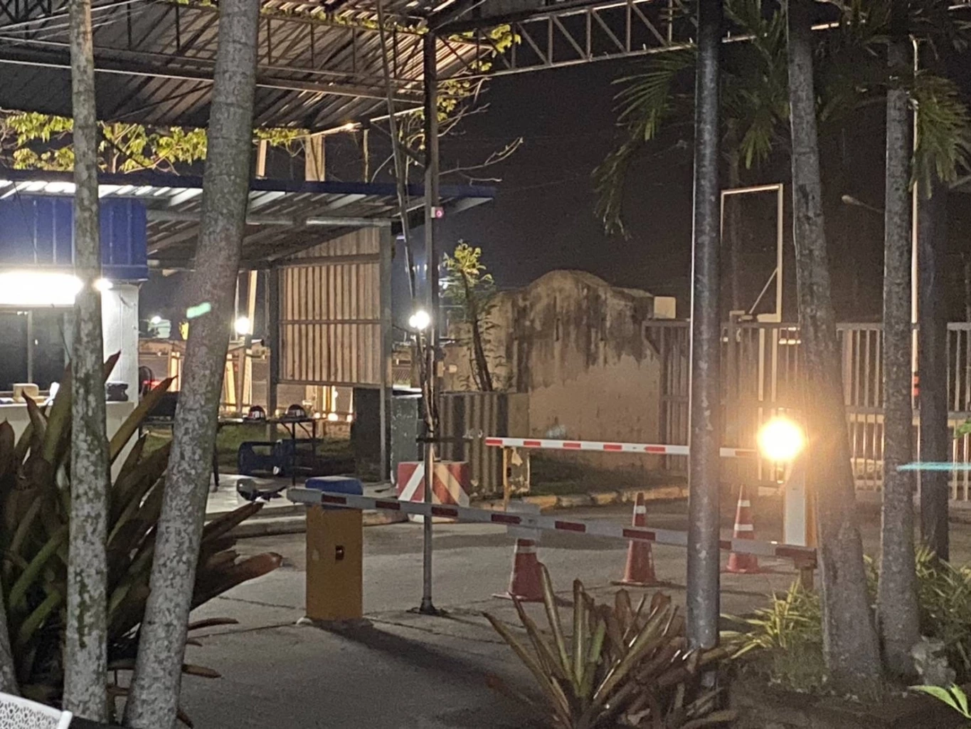 คนร้ายบุกปา "ไปป์บอมบ์" ใส่ทหารเฝ้าตลาด ข้างค่ายทหารที่หนองจิก บาดเจ็บ 2 นาย