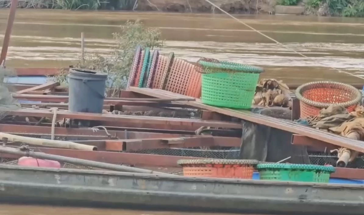 "น้ำน่าน" ไหลเชี่ยว พัดกระชังปลาหลุด ไหลตามน้ำ เสียหายนับล้าน