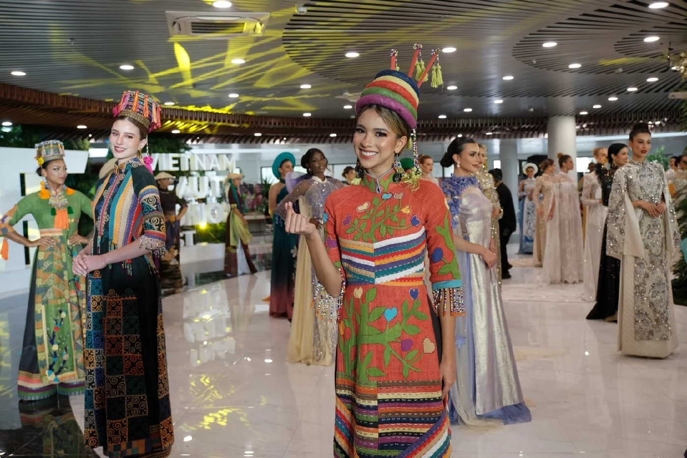 Miss Grand International 2023 สวยฉ่ำรันเวย์ในชุดอ่าวหญ่าย