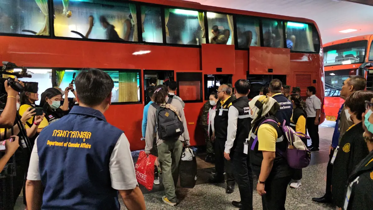 ทางการไทยต้อนรับ 90 แรงงานกลับสู่มาตุภูมิที่สนามบินอู่ตะเภา