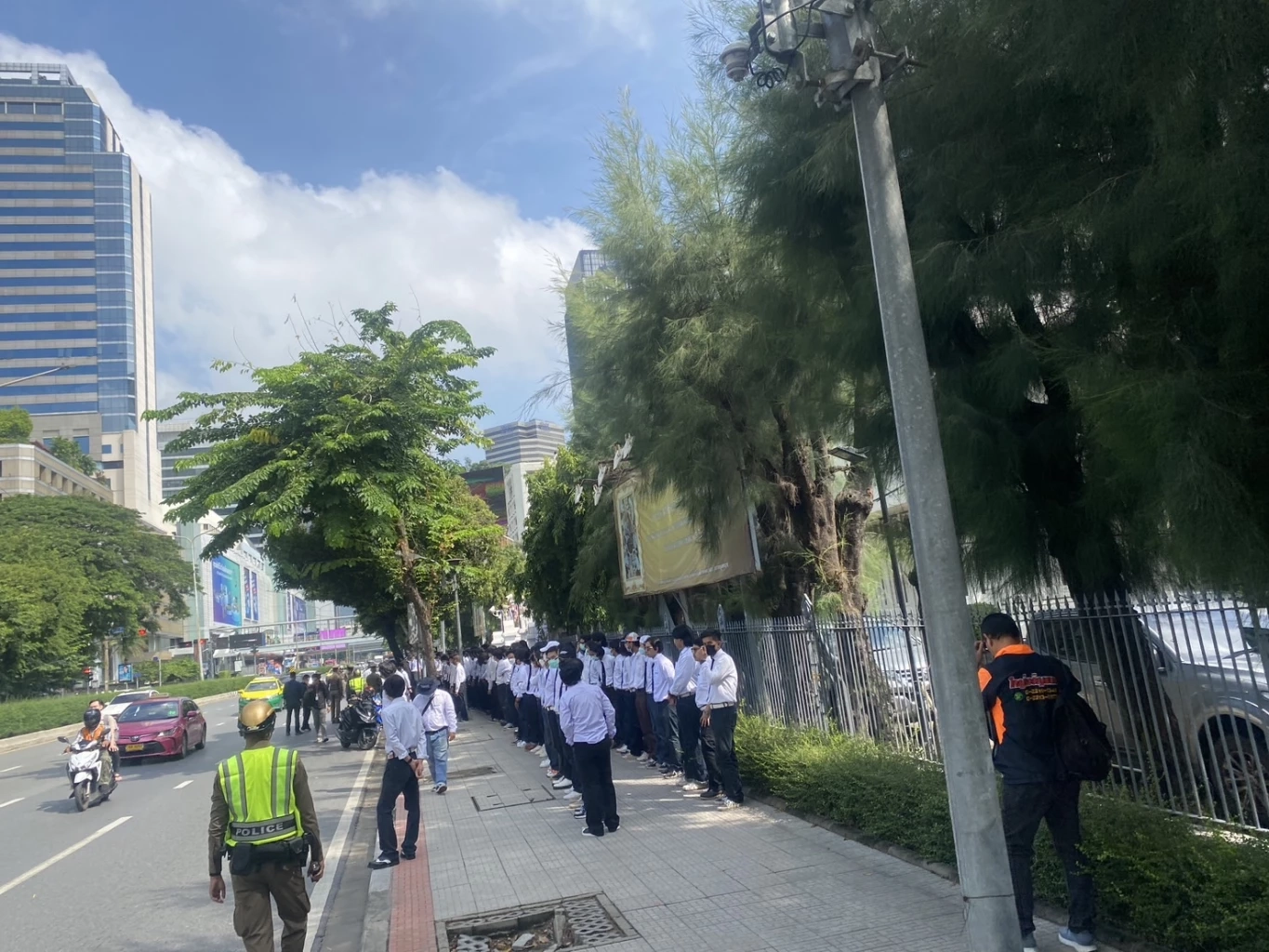 เด็กอุเทนฯ รวมตัวคัดค้านการย้ายสถาบัน