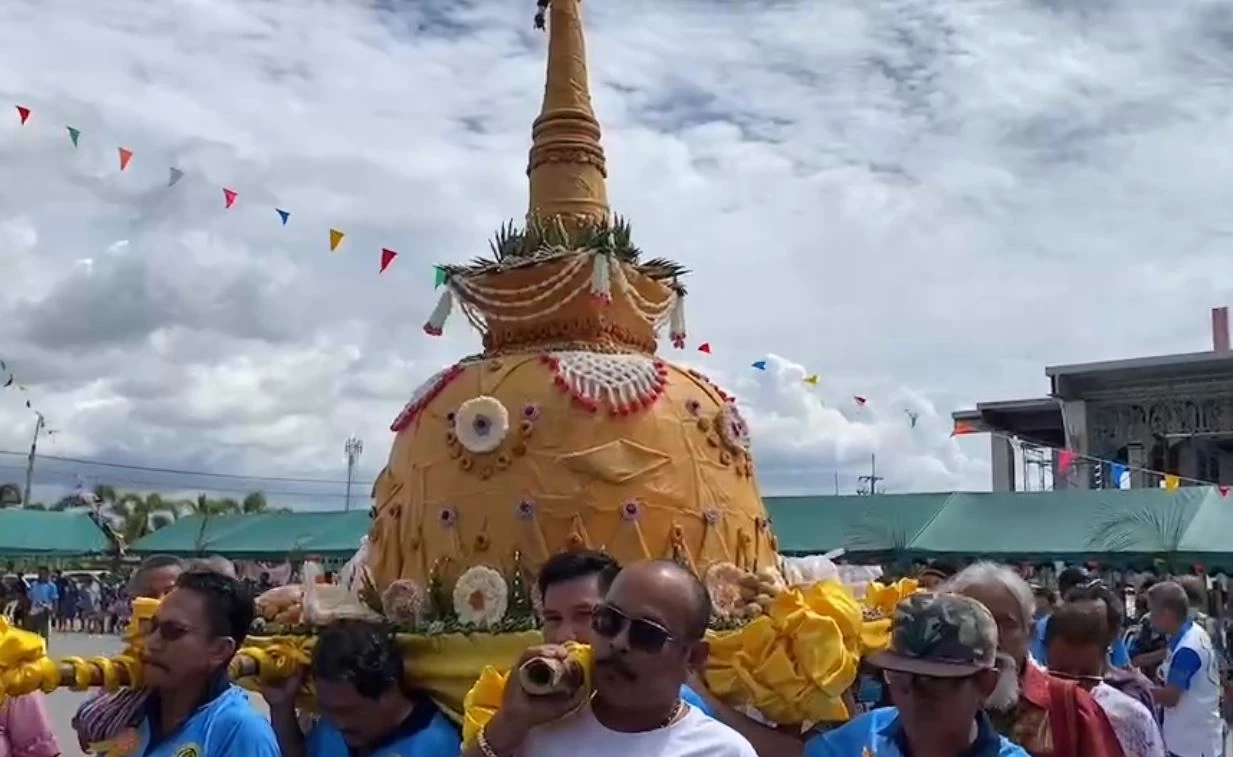 ชมรมชาวใต้ศรีราชา สืบสานประเพณี จัดงานสารทเดือนสิบ ทำบุญให้ผู้ล่วงลับ
