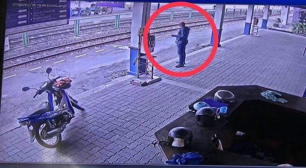 นทท.สเปน ขอบคุณ "สน.ดอนเมือง" ช่วยตามหากระเป๋า ชมตำรวจไทยดีที่สุดในโลก