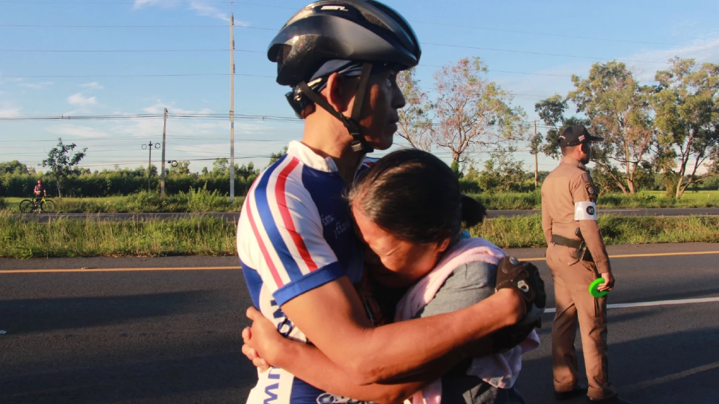 มอบตัวแล้ว คนขับรถกระบะ ซิ่งชนนักปั่นจักรยานดับ 2 ที่แท้เป็นทหาร