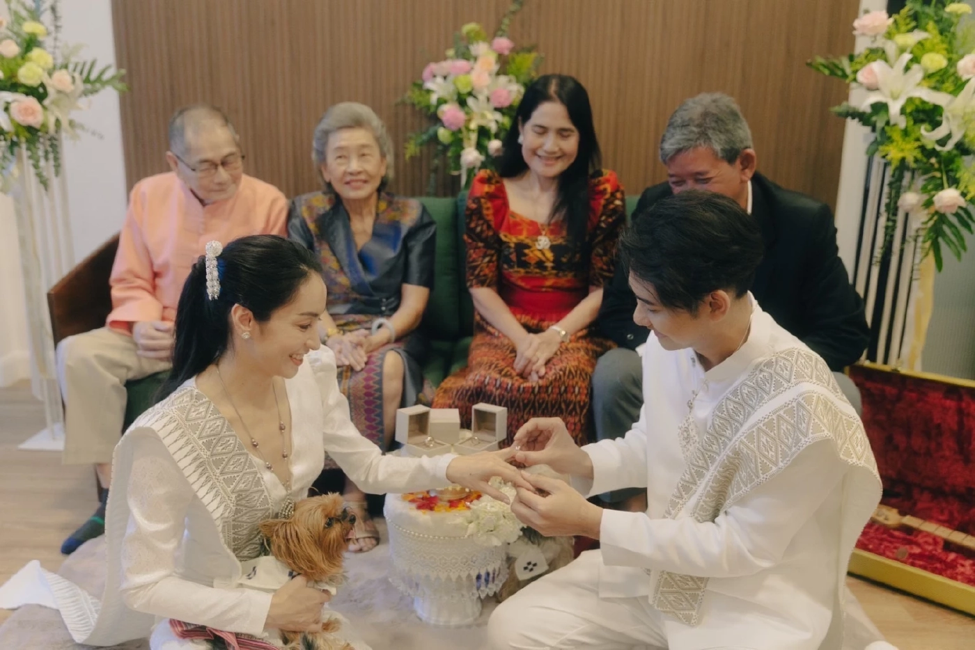 โมเมนต์สุดซึ้ง รัฐ Tattoo Colour ควงแฟนสาววิวาห์หวานขอเป็นสามีที่ดีที่สุด