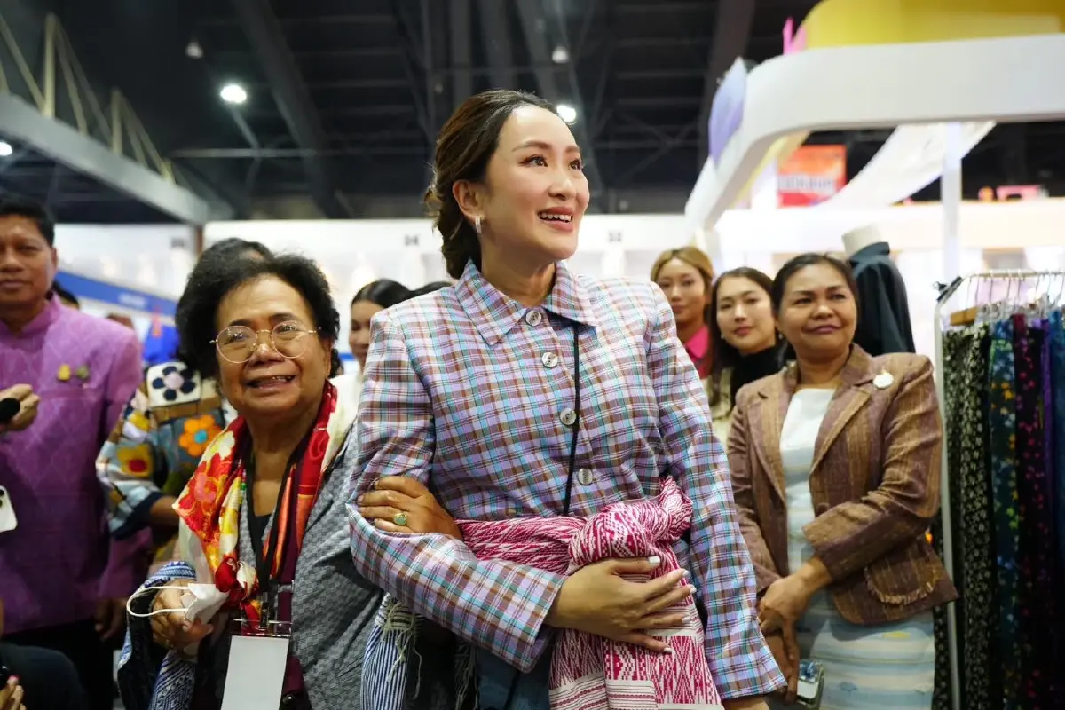 "เศรษฐา" เชื่อ "แพทองธาร" เหมาะนำเพื่อไทยคุณสมบัติครบ ชมบุคลิกเป็นผู้นำสูง