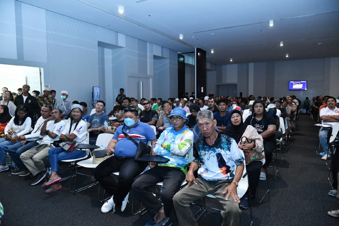 "พิเชษฐ์" เรียกเสียงฮือฮา! กลางวงถก "นกกรงหัวจุก" ลั่นต้องปลดล็อกทันที!