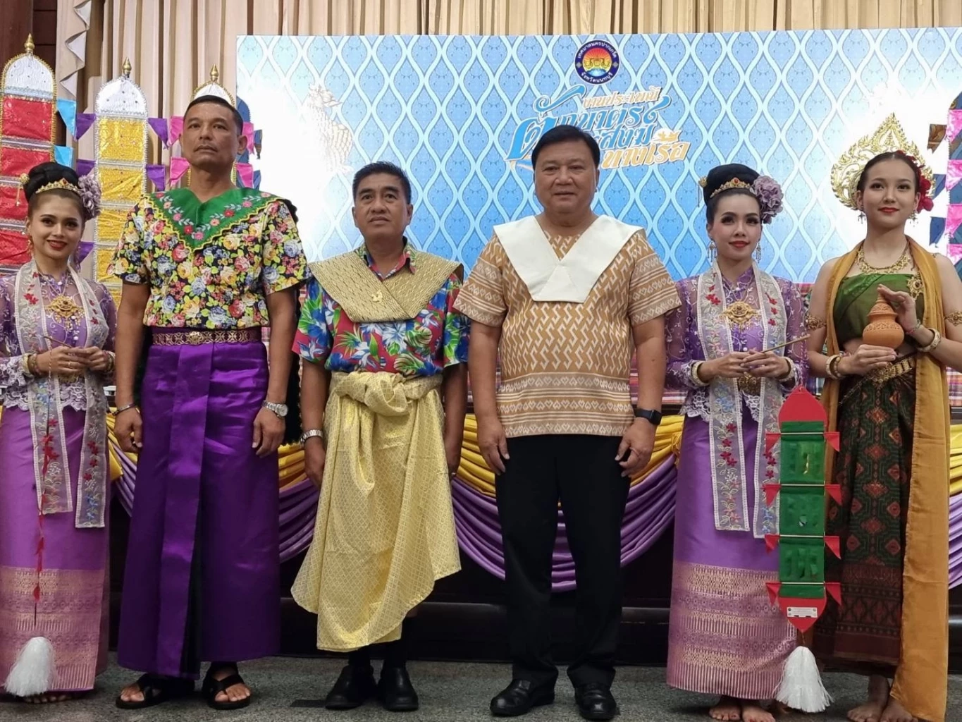 เทศบาลนครปากเกร็ดจัดงานประเพณีตักบาตรพระสงฆ์ทางเรือ