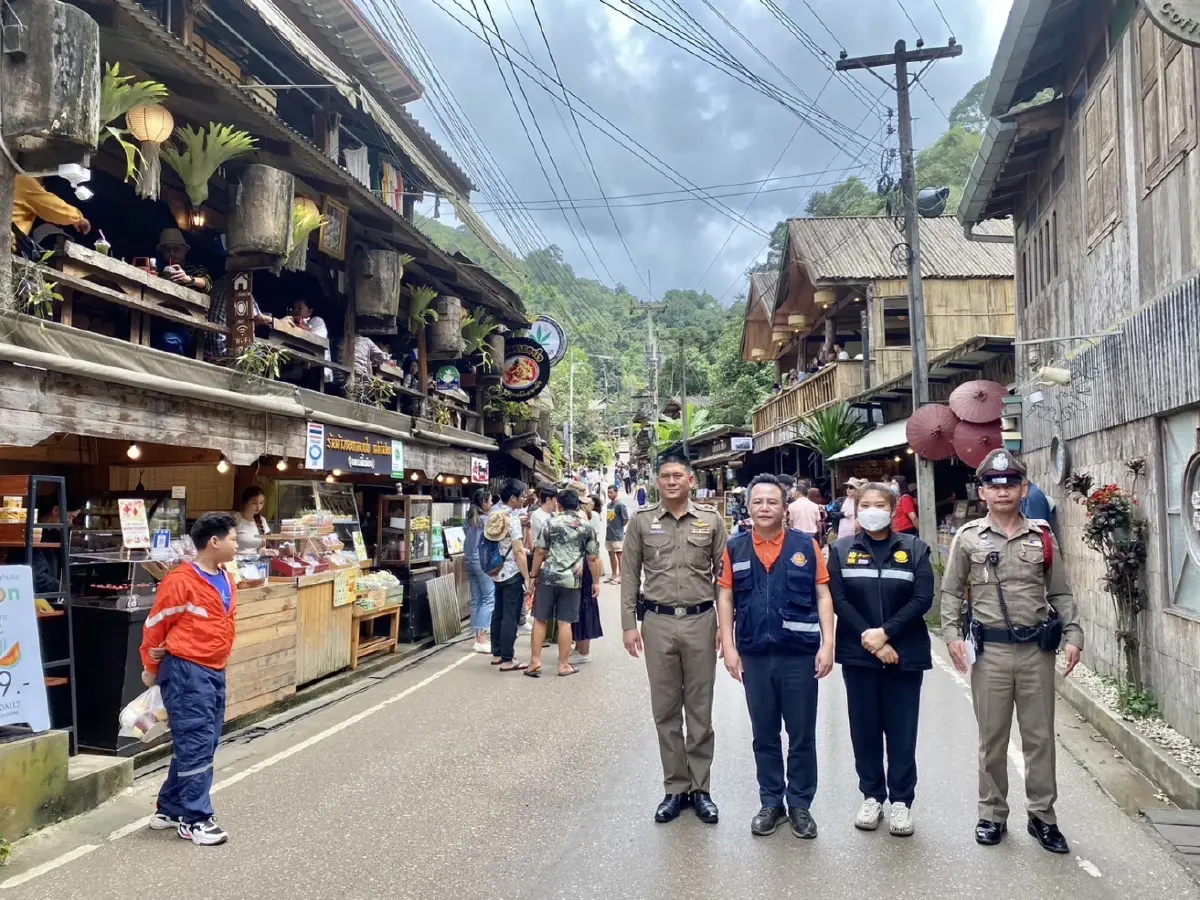 นักท่องเที่ยวแห่ขึ้นดอยรับลมหนาว-ชมธรรมชาติในช่วงวันหยุดยาว