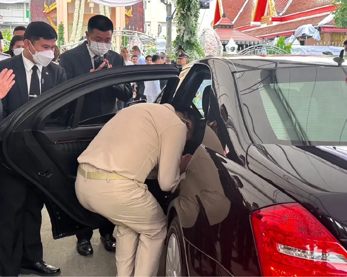 "บิ๊กตู่-บิ๊กป็อก-บิ๊กแดง" ร่วมงานพระราชทานเพลิงศพ มารดา"ผบ.ตร."