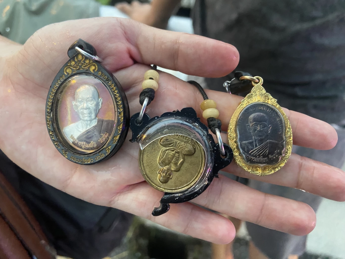 พ่อค้าลูกชิ้น ซิ่งกระบะพุ่งเสียบราวสะพาน รอดปาฎิหาริย์ เพระหลวงพ่อเงิน