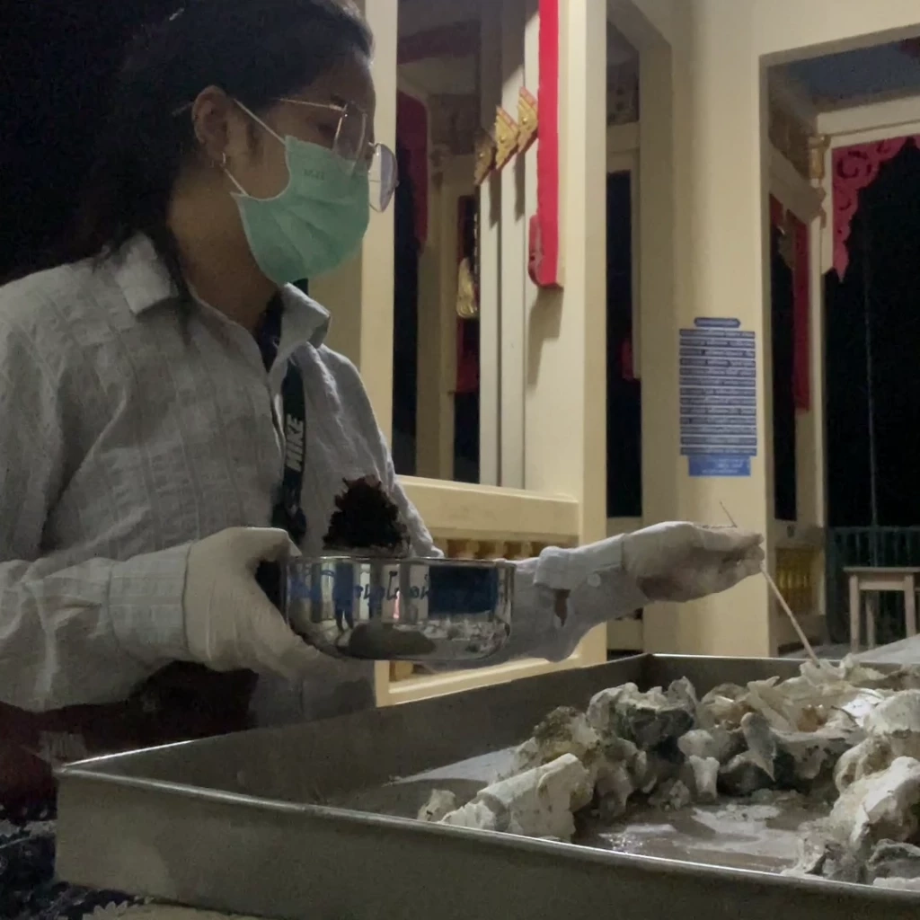 เปิดใจ‘สัปเหร่อ’สาวสวย อดีตพนักงานบัญชี ลาออกจากงาน ตามรอยพ่อ (มีคลิป)