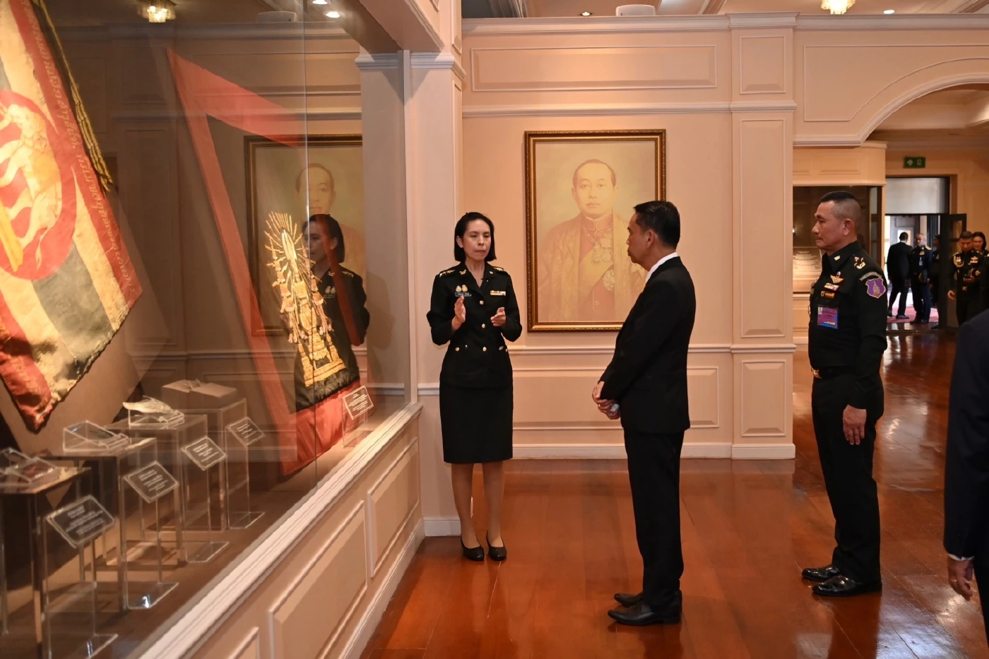 "กองทัพบก" โร่แจงภาพ "สุทิน" นั่งบนปืนแก๊ตลิ่ง ยันเป็นปืนโบราณ ซื้อสมัย ร.5