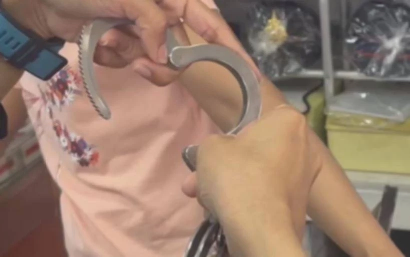 ไขกุญแจมืออันที่สอง