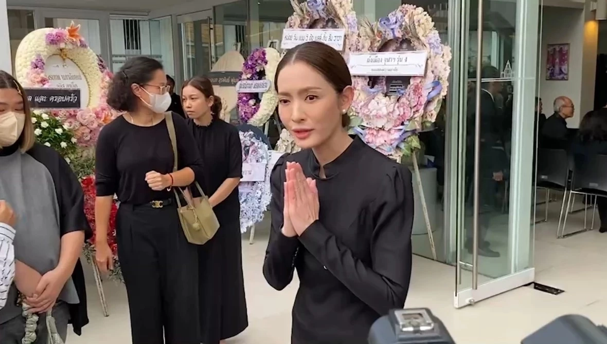 ร่วมส่งกำลังใจ 'แอฟ ทักษอร' กราบลาคุณพ่อครั้งสุดท้าย ก่อนฌาปนกิจวันนี้ 