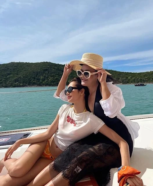 “ลิซ่า” อวดหุ่นแซ่บใส่บิกินีตัวจิ๋ว “คุณแม่จิตทิพย์” ไม่แพ้เซ็กซี่คู่ลูก