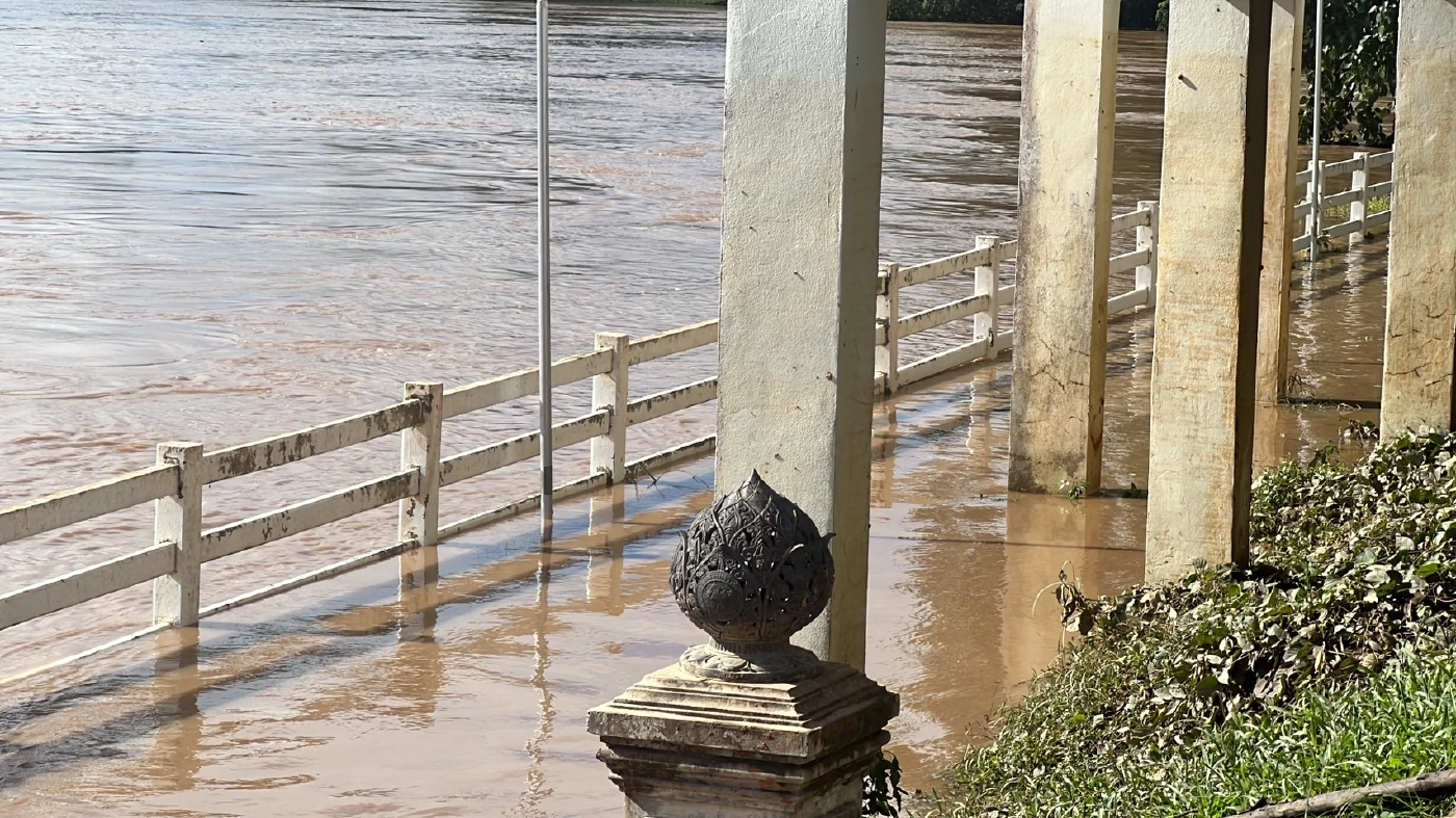 ชาวบ้านแพร่สุดเศร้า น้ำเซาะตลิ่งบ้านถล่มพังทั้งหลัง ภาครัฐเร่งช่วยเหลือ