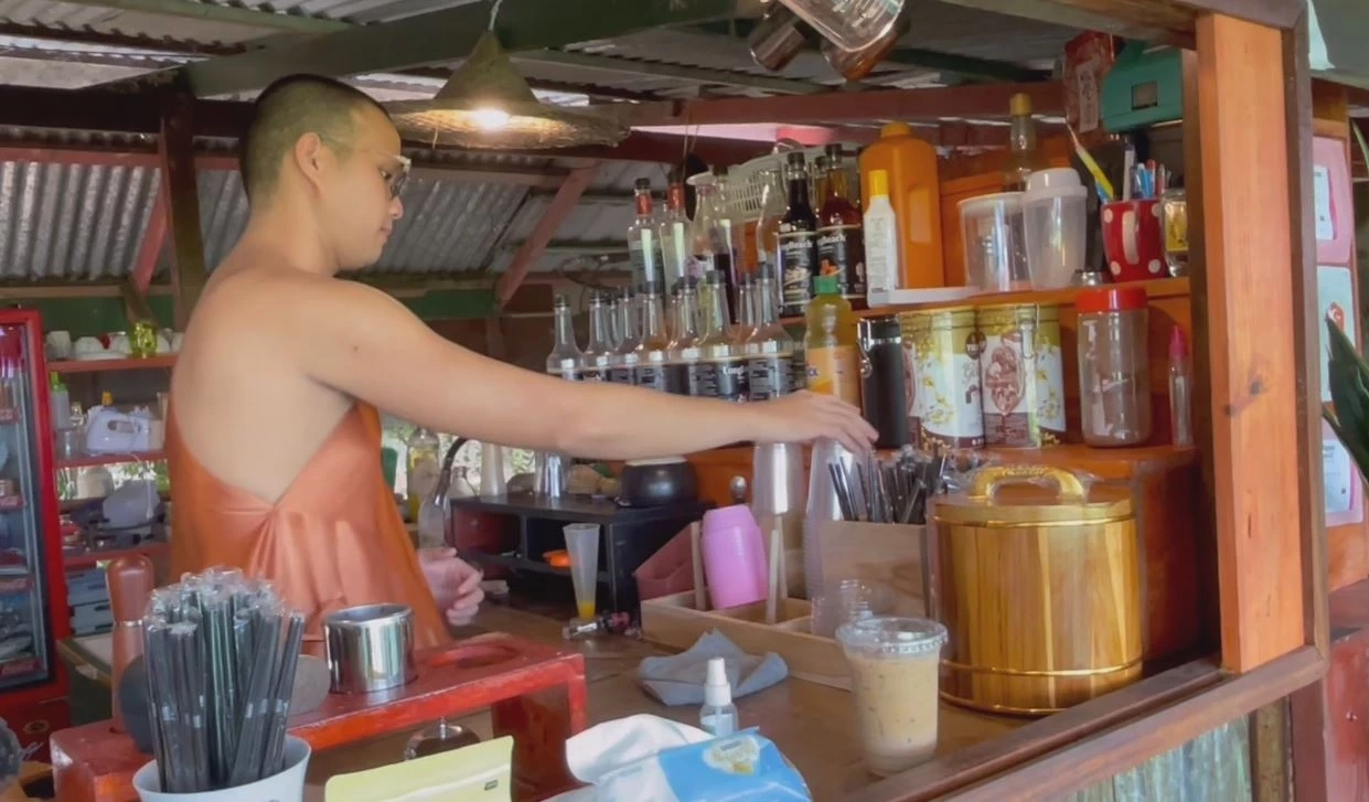 รู้จัก อามะ ภันเต คาเฟ่ รสพระทำของจริง ที่หลวงพี่ชง ญาติโยมดื่มฟรี!