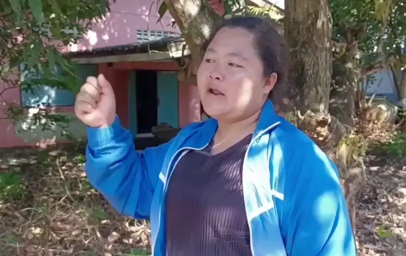 สาวเพื่อนบ้านสติแตก ใช้หวดดายหญ้า ฟันหน้าผากยายข้างบ้านหวิดดับ