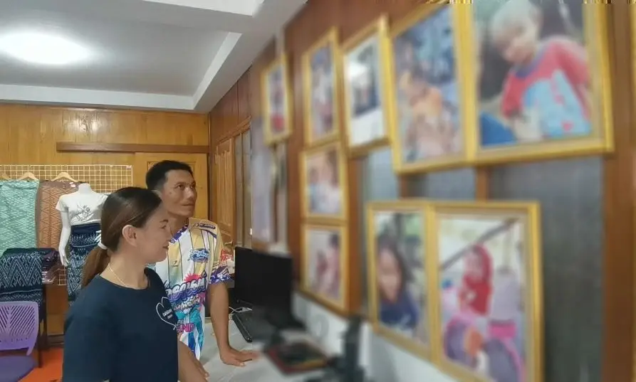 นายอนามัย-นางสาวิตรี  วงศ์ศรีชา พ่อและแม่ของน้องชมพู่