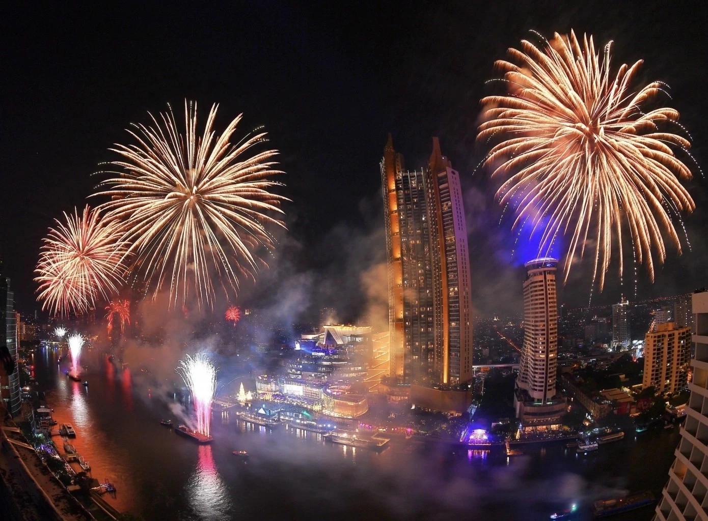 อัปเดตวันหยุดปีใหม่ 2567 หยุดยาววันไหนบ้าง หลังครม.เคาะขยับวันหยุดใหม่