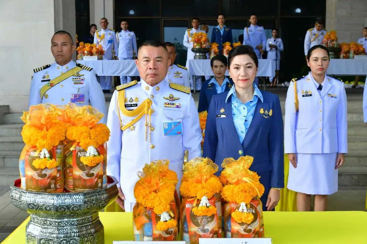 "กลาโหม-เหล่าทัพ" จัดกิจกรรม "วันนวมินทรมหาราช" ร่วมน้อมรำลึกในหลวง ร.9