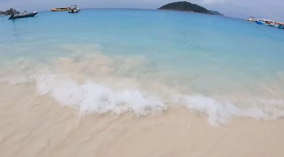 สวยสมชื่อ! "หาดเจ้าหญิง" หาดทรายขาว น้ำทะเลใส ที่เกาะเมียง หมู่เกาะสิมิลัน (คลิป)