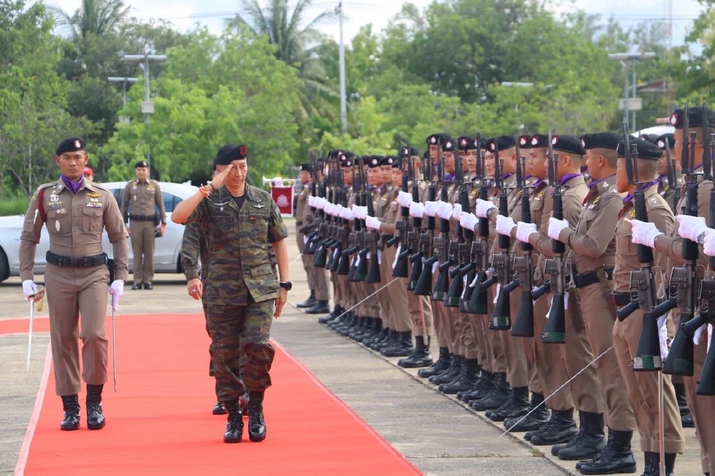 ผบ.ตร.ตรวจเยี่ยม-ให้กำลังใจ "ตำรวจพลร่ม ค่ายนเรศวร"