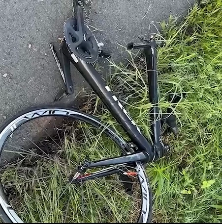 สลดรับอรุณ กระบะซิ่งชนนักปั่นจักรยาน เสียชีวิตคาที่ 2 ราย บาดเจ็บระนาวอีก 4